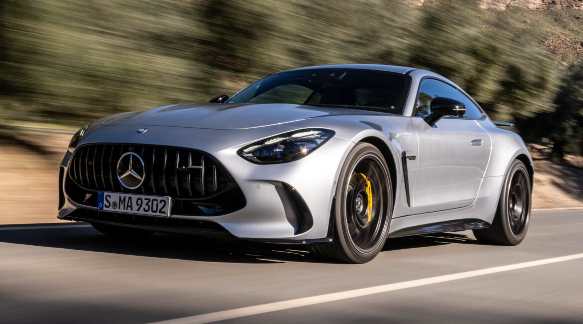 Mercedes-AMG AMG GT 63 4MATIC+ Coupé (Kraftstoffverbrauch kombiniert WLTP 14,1 l/100 km, CO2-Emissionen kombiniert WLTP 319 g/km) Exterieur: Hightechsilber metallic; Interieur: Leder MANUFAKTUR Tartufobraun // Mercedes-AMG AMG GT 63 4MATIC+ Coupé (combined fuel consumption: 14.1 l/100 km, combined CO2 emissions: 319 g/km) // exterior: Hightech Silver metallic; interior: leather MANUFAKTUR Tartufo Brown